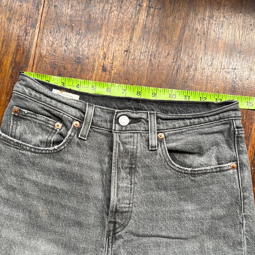Levi’s cropped dark grey / washed black jeans- women’s size 27 - Picture 2 of 5